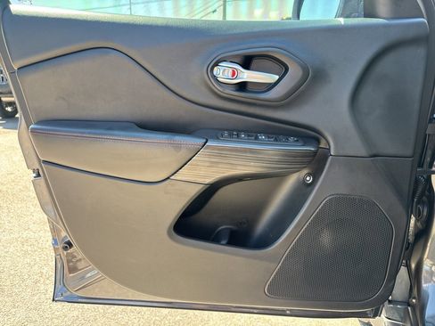 Used 2015 Jeep Cherokee Trailhawk w/ Comfort/Convenience Group image 28