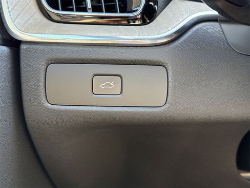 New 2026 Volvo XC60 B5 Core w/ Protection Package image 19