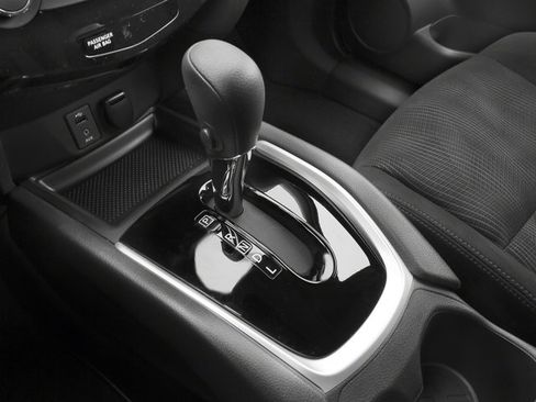 Used 2016 Nissan Rogue S w/ Appearance Package FWD image 14