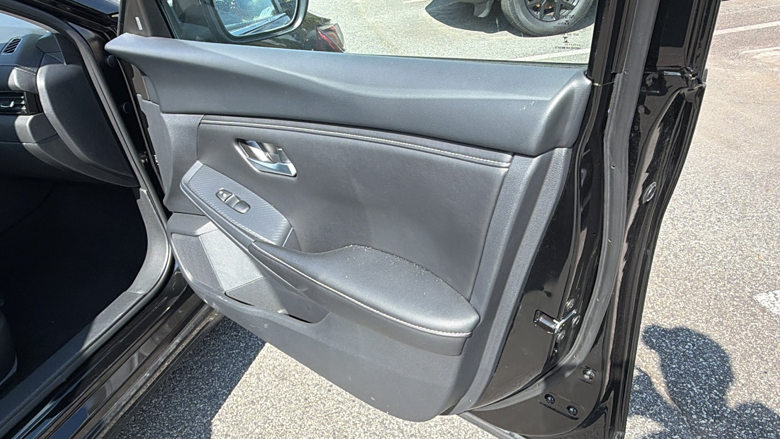 Used 2025 Nissan Sentra SV FWD image 18