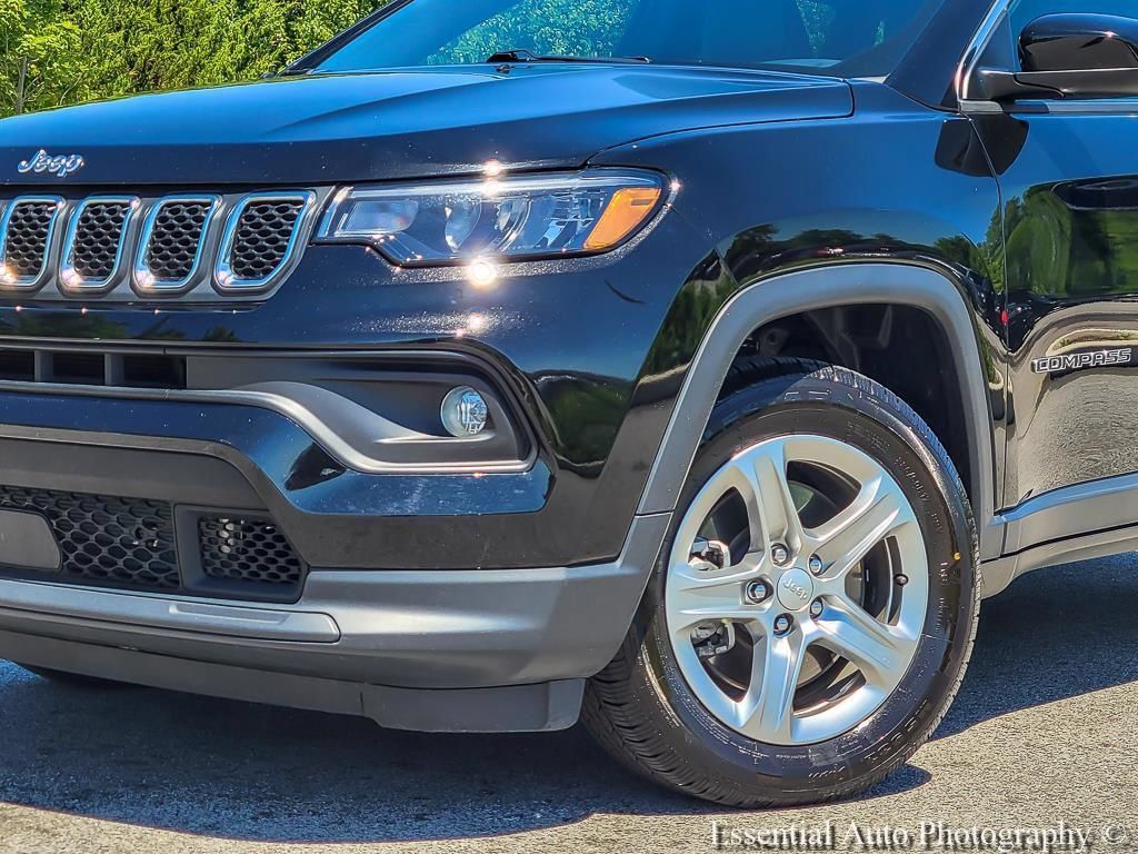 Used 2024 Jeep Compass Latitude w/ Altitude Special Edition AWD/4WD image 3