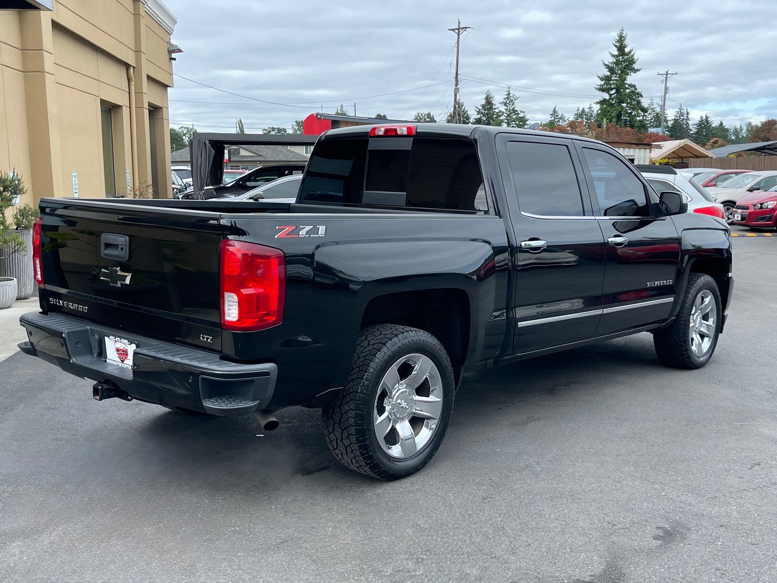 Used 2018 Chevrolet Silverado 1500 LTZ Z71 w/ LTZ Plus Package AWD/4WD image 7