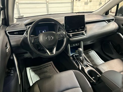 Used 2023 Toyota Corolla Cross XLE AWD/4WD image 4