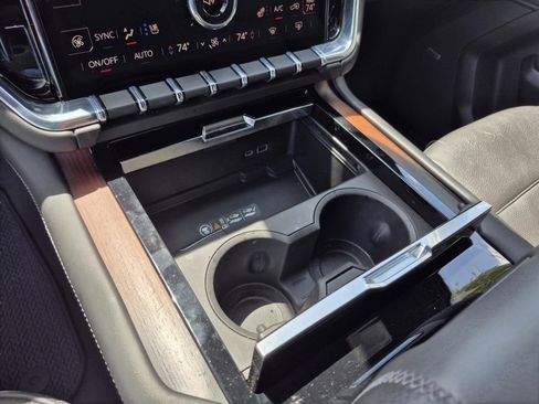 Used 2025 GMC Yukon XL Denali AWD/4WD image 30
