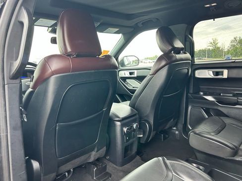 Used 2020 Ford Explorer Platinum w/ Premium Technology Package AWD/4WD image 18