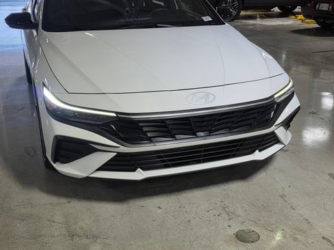 Certified 2025 Hyundai Elantra Sport FWD image 9