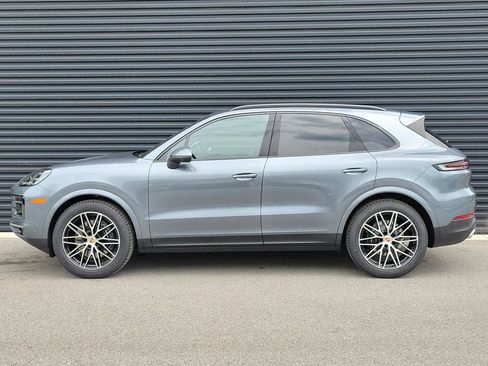 New 2026 Porsche Cayenne Base image 2