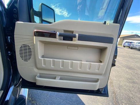 Used 2010 Ford F250 Lariat image 11