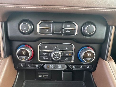 Used 2021 Chevrolet Suburban High Country image 29