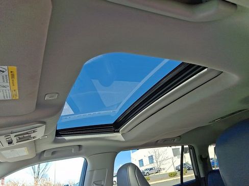 Used 2024 Toyota Highlander XLE image 15