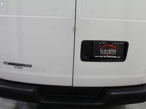 Used 2017 Chevrolet Express 2500 image 6