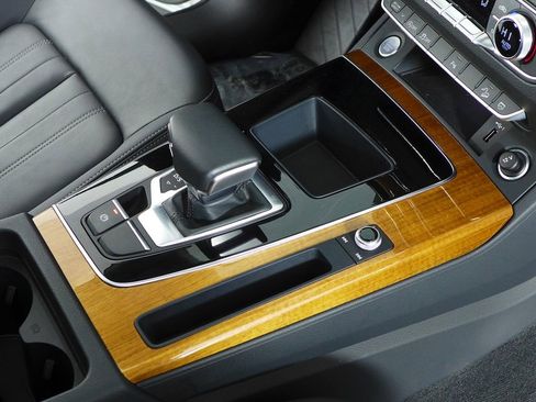 Used 2023 Audi Q5 2.0T Premium w/ Convenience Package image 15