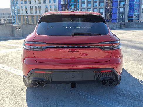 Used 2025 Porsche Macan image 9