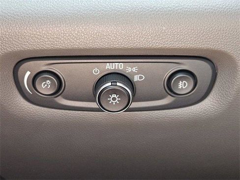 Certified 2021 Chevrolet Traverse LT w/ LT Premium Package image 24