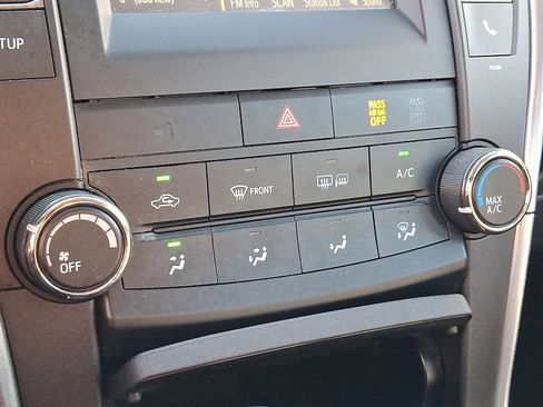 Used 2015 Toyota Camry LE image 13