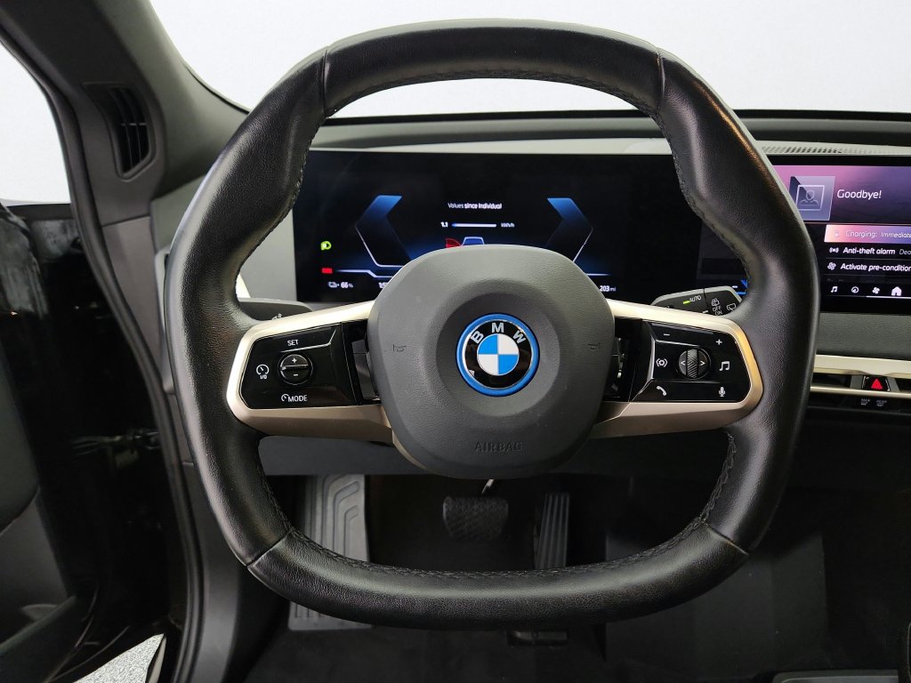 Used 2024 BMW iX xDrive50 w/ Sport Package AWD/4WD image 15