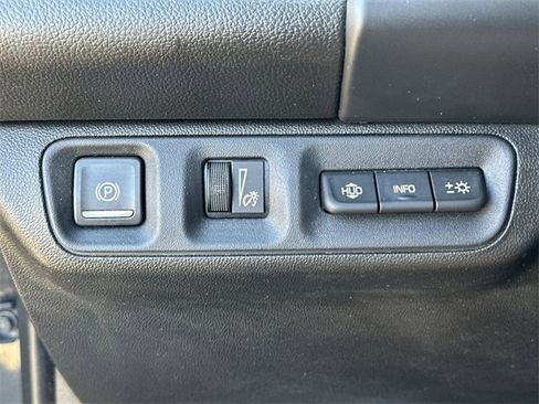 Used 2020 GMC Acadia SLT w/ Driver Alert Package II image 17