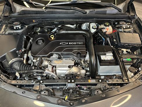 Used 2017 Chevrolet Malibu LT image 23