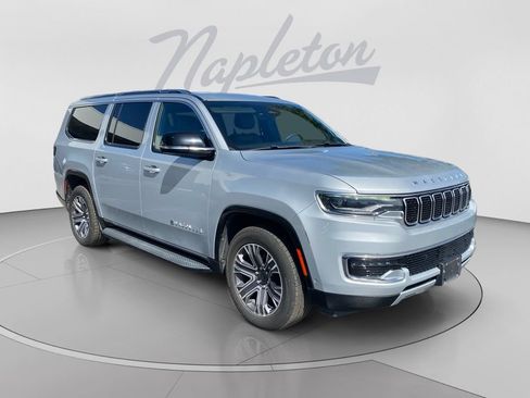 Used 2024 Jeep Wagoneer L Series II w/ Flexible Seating Group RWD image 8