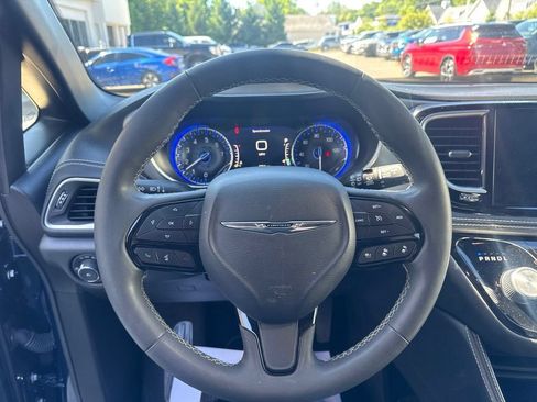 Used 2023 Chrysler Pacifica Limited w/ S Appearance Package FWD image 39