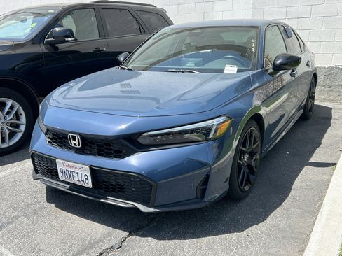 Used 2025 Honda Civic Sport image 2