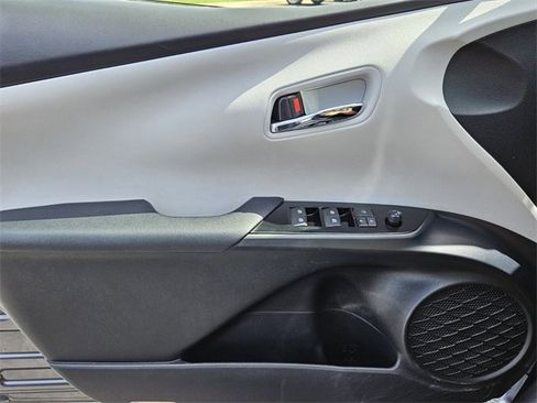 Used 2017 Toyota Prius Three w/ Advanced Technology Package image 15