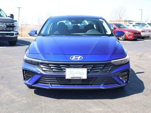 Used 2024 Hyundai Elantra SEL w/ Convenience Package image 3