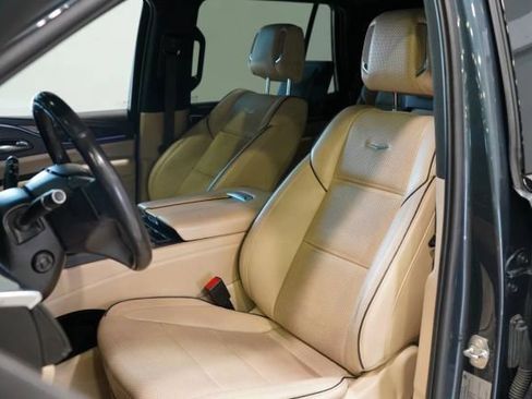 Used 2021 Cadillac Escalade Premium Luxury w/ Performance Package AWD/4WD image 24