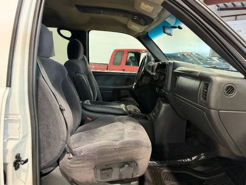 Used 2002 Chevrolet Silverado 2500 LS w/ Snow Plow Prep Pkg AWD/4WD image 15