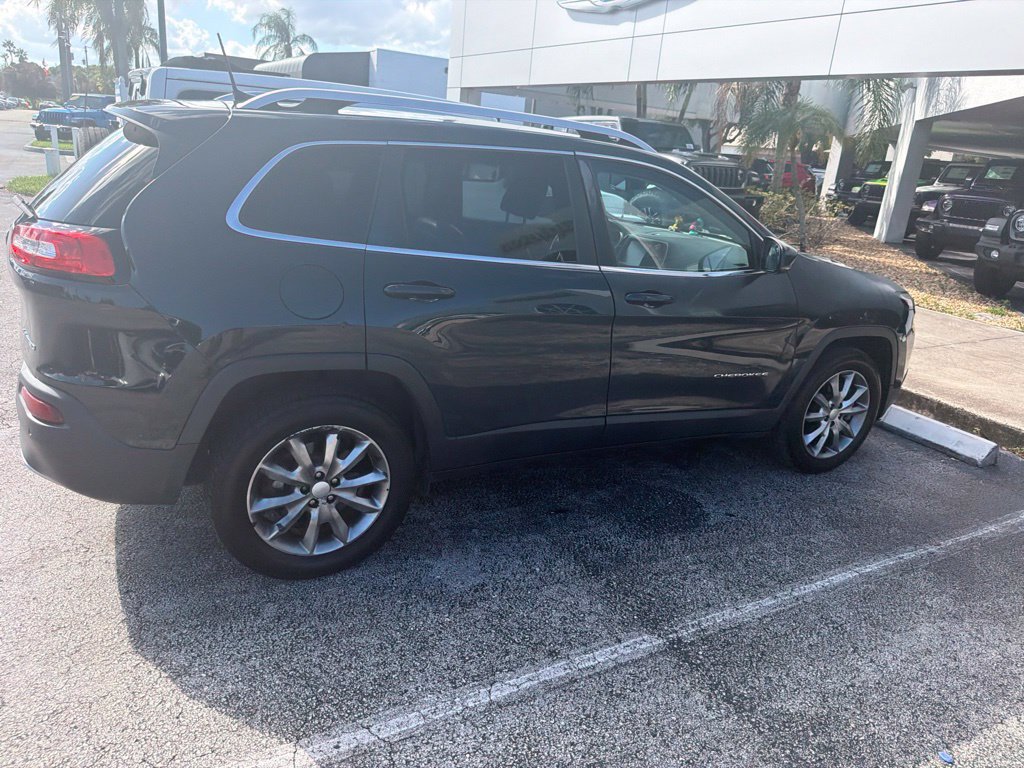 Used 2018 Jeep Cherokee Limited AWD/4WD image 4