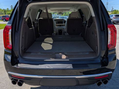 Used 2023 GMC Yukon XL Denali AWD/4WD image 11