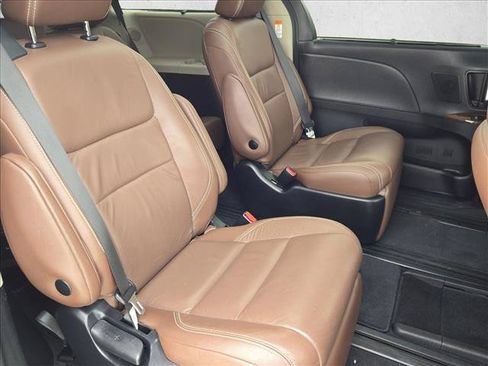 Used 2019 Toyota Sienna Limited FWD image 21