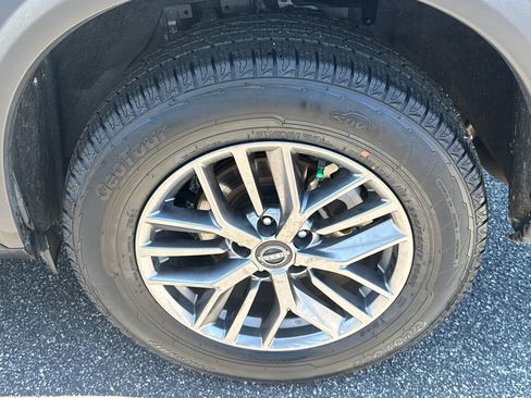 Used 2024 Nissan Rogue S AWD/4WD image 19