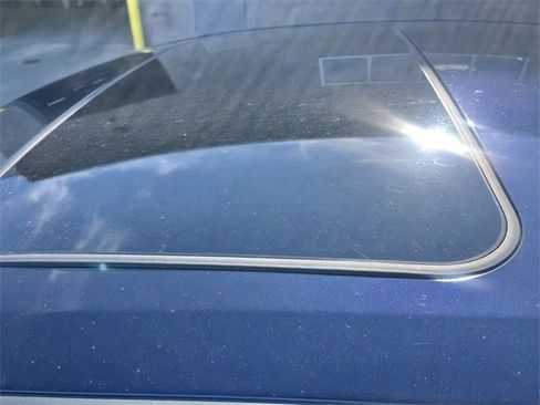 Used 2022 Toyota Corolla SE w/ SE Premium Package image 16