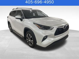 Used 2023 Toyota Highlander XLE video 2