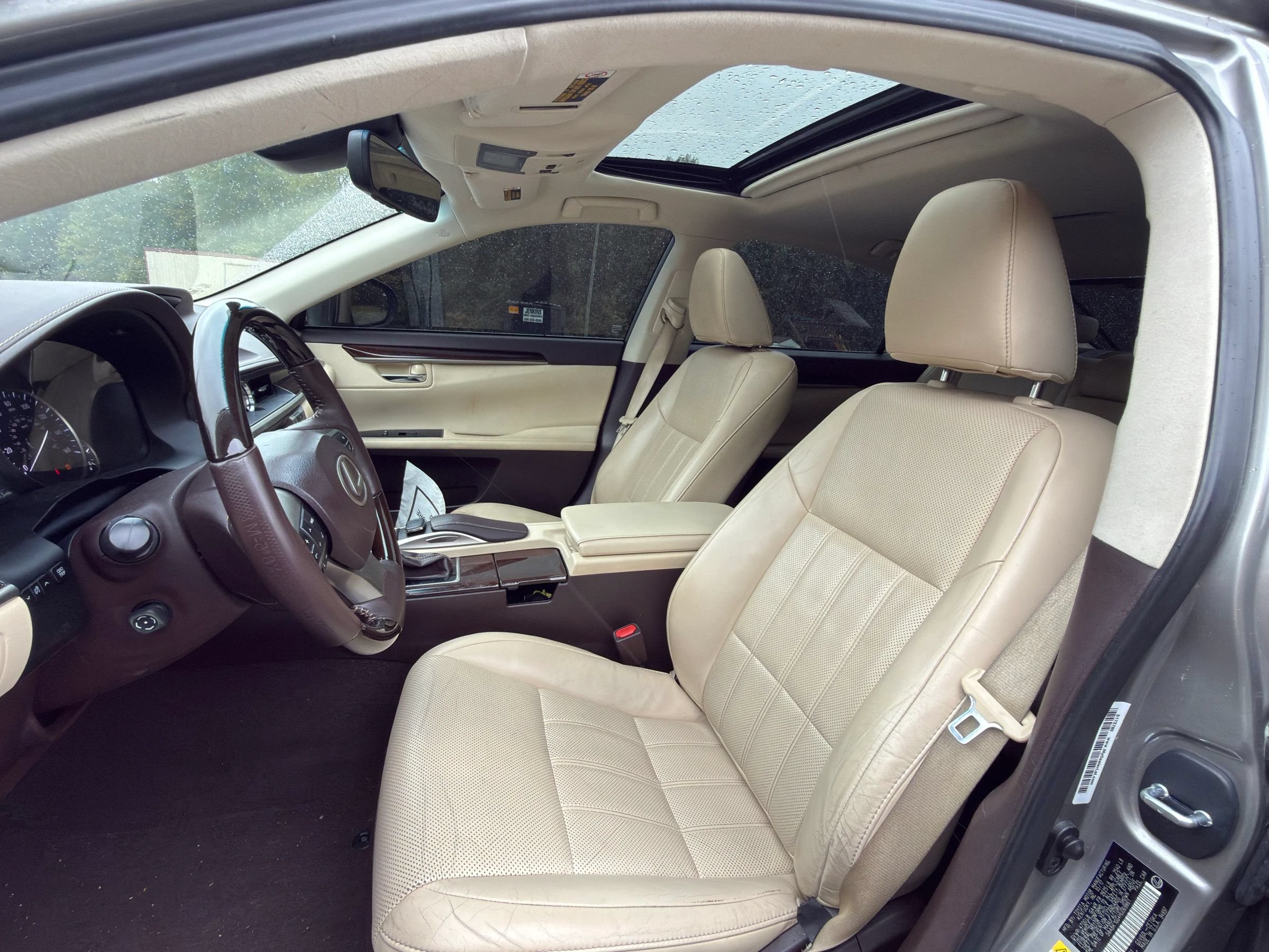 Used 2017 Lexus ES 350 w/ Luxury Package FWD image 2