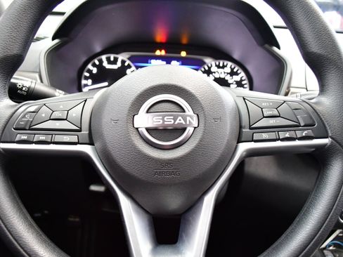 Used 2025 Nissan Altima 2.5 SV image 18