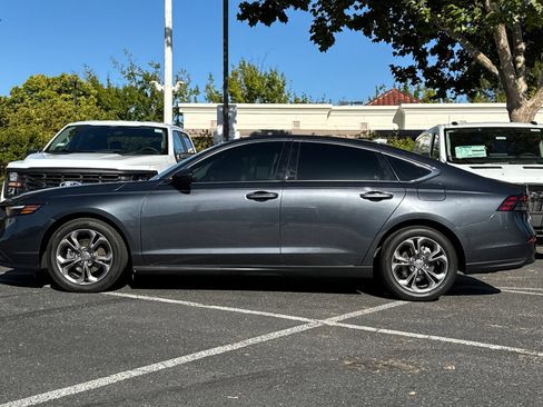 Used 2023 Honda Accord EX image 8