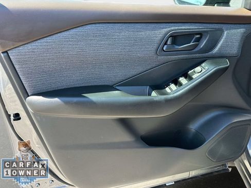 Used 2023 Nissan Rogue S AWD/4WD image 16