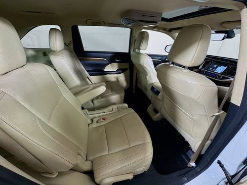 Used 2017 Toyota Highlander Limited w/ Carpet Mat Package AWD/4WD image 31