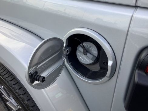 Used 2023 Jeep Wrangler Unlimited Sahara image 22