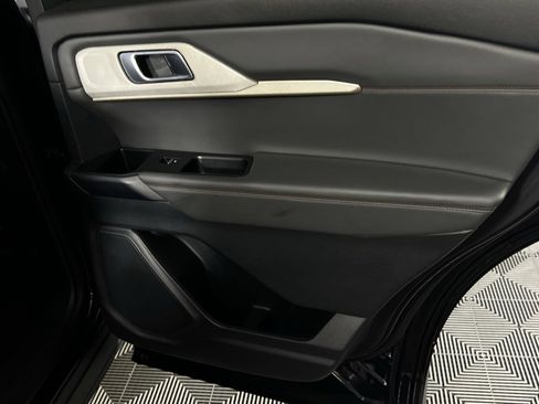 Used 2025 Ford Explorer Active image 34