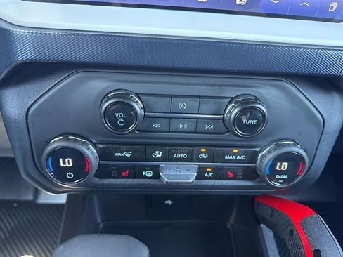 Used 2024 Ford Bronco Heritage Edition AWD/4WD image 19