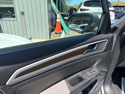 Used 2023 Volkswagen Atlas SE w/ Panoramic Sunroof Package AWD/4WD image 17