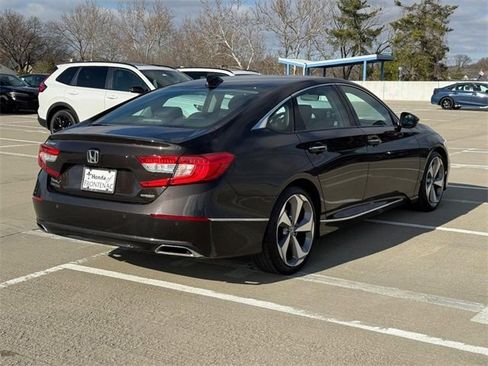 Used 2018 Honda Accord Touring image 3