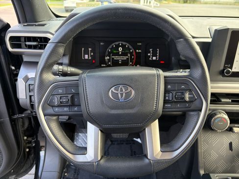 Certified 2025 Toyota 4Runner SR5 AWD/4WD image 12
