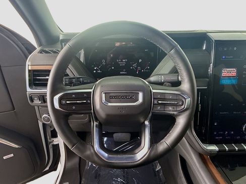 Used 2025 GMC Yukon Denali RWD image 13