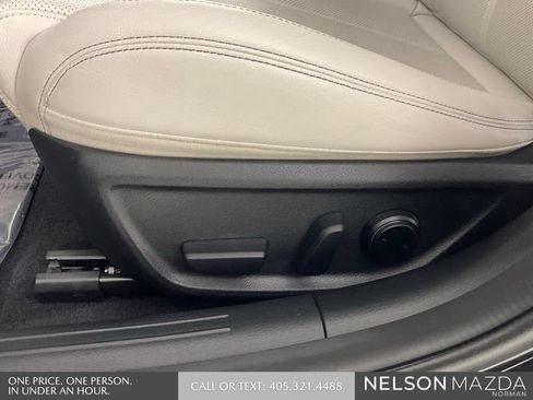 Used 2025 Genesis G70 2.5T RWD image 26