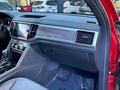 Used 2022 Volkswagen Atlas Cross Sport SE image 18