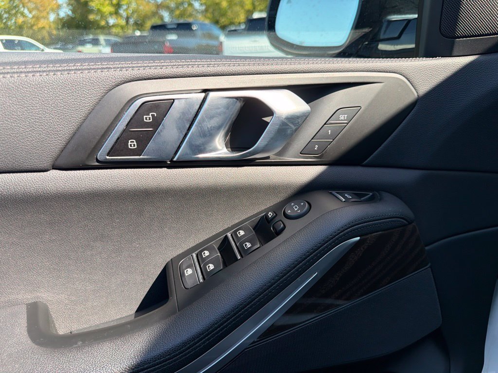 Used 2022 BMW X5 xDrive40i w/ Premium Package AWD/4WD image 28